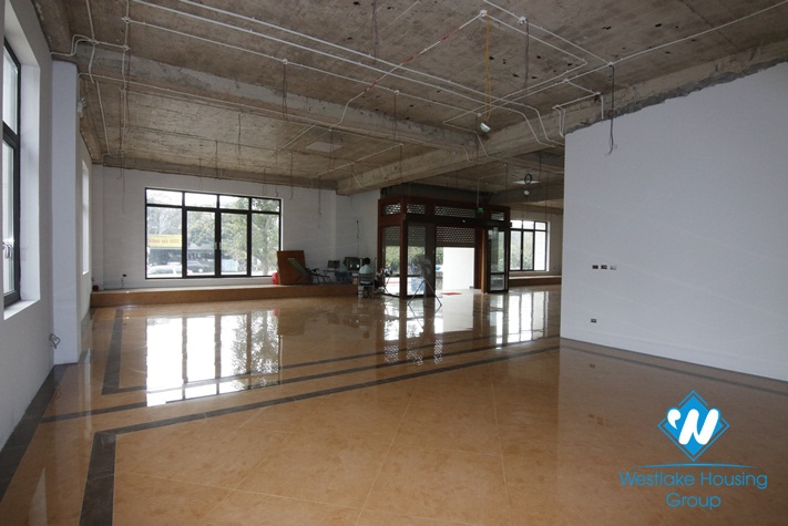 Spacious showroom/office for rent on Co Linh street, Long Bien, Hanoi